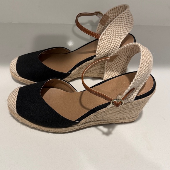 LOFT Black and Tan Espadrille Sandals. Size 8.5 - Picture 3 of 9